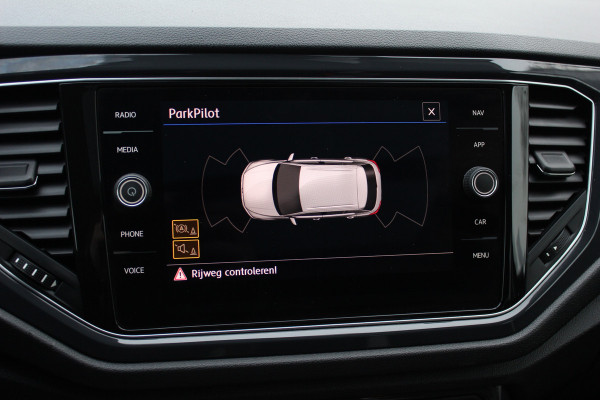 Volkswagen T-Roc 1.5 TSI Sport / Trekhaak / Panoramadak / Virtual Cockpit / CarPlay / 17'' / LED Koplampen / DAB / ACC