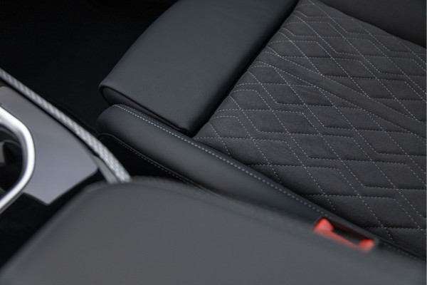 Audi A6 Avant 3.0 TFSI 367pk Quattro S-line Pano B&O Trekhaak Tech-plus