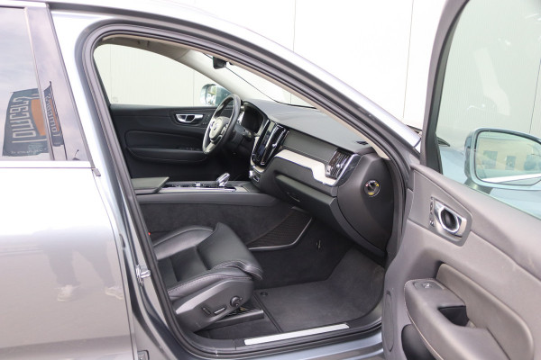 Volvo XC60 2.0 T8 Twin Engine AWD Inscription Pano-dak/Trekhaak/Memory-stoel/360-camera/Stoelverwarming