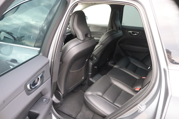 Volvo XC60 2.0 T8 Twin Engine AWD Inscription Pano-dak/Trekhaak/Memory-stoel/360-camera/Stoelverwarming