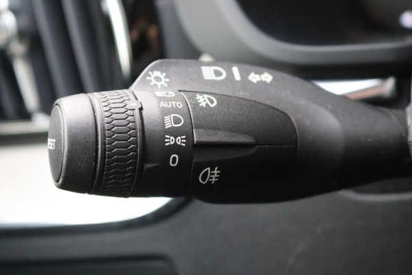 Volvo XC60 2.0 T8 Twin Engine AWD Inscription Pano-dak/Trekhaak/Memory-stoel/360-camera/Stoelverwarming
