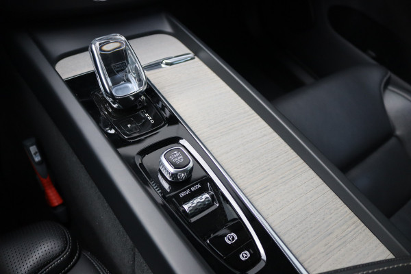 Volvo XC60 2.0 T8 Twin Engine AWD Inscription Pano-dak/Trekhaak/Memory-stoel/360-camera/Stoelverwarming