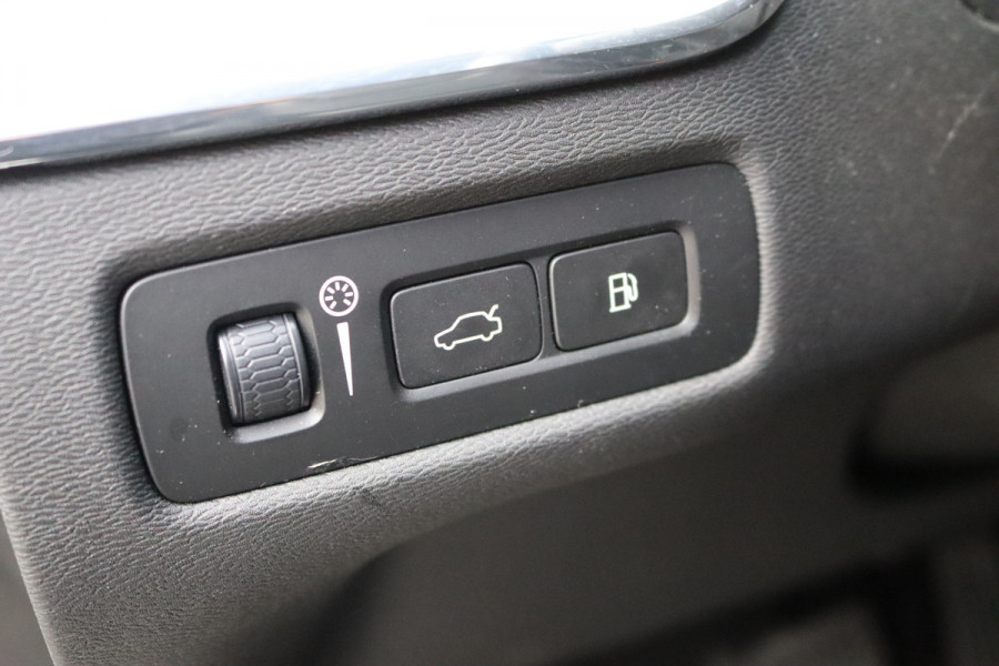 Volvo XC60 2.0 T8 Twin Engine AWD Inscription Pano-dak/Trekhaak/Memory-stoel/360-camera/Stoelverwarming
