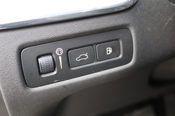 Volvo XC60 2.0 T8 Twin Engine AWD Inscription Pano-dak/Trekhaak/Memory-stoel/360-camera/Stoelverwarming