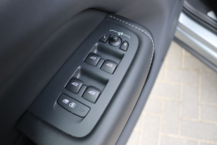 Volvo XC60 2.0 T8 Twin Engine AWD Inscription Pano-dak/Trekhaak/Memory-stoel/360-camera/Stoelverwarming