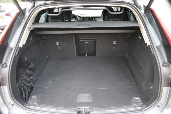 Volvo XC60 2.0 T8 Twin Engine AWD Inscription Pano-dak/Trekhaak/Memory-stoel/360-camera/Stoelverwarming