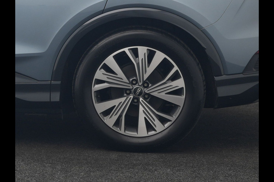 Audi Q4 e-tron 45 Quattro S Line 82 kWh 265pk Dealer O.H. | Trekhaak Af Fabriek | Panodak | Adaptive Cruise | Camera | Sportstoelen Memory & Verwarmd | Sfeerverlichting | Keyless | Navigatie | DAB |
