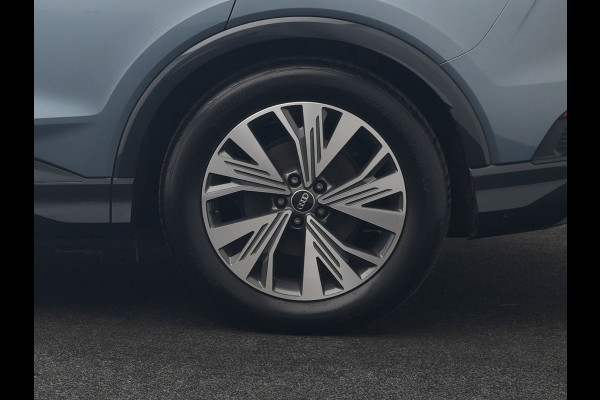 Audi Q4 e-tron 45 Quattro S Line 82 kWh 265pk Dealer O.H. | Trekhaak Af Fabriek | Panodak | Adaptive Cruise | Camera | Sportstoelen Memory & Verwarmd | Sfeerverlichting | Keyless | Navigatie | DAB |
