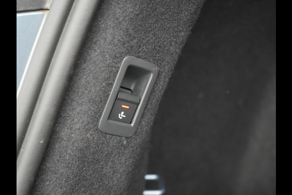 Audi Q4 e-tron 45 Quattro S Line 82 kWh 265pk Dealer O.H. | Trekhaak Af Fabriek | Panodak | Adaptive Cruise | Camera | Sportstoelen Memory & Verwarmd | Sfeerverlichting | Keyless | Navigatie | DAB |
