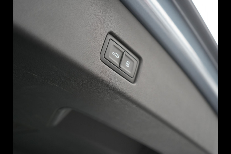 Audi Q4 e-tron 45 Quattro S Line 82 kWh 265pk Dealer O.H. | Trekhaak Af Fabriek | Panodak | Adaptive Cruise | Camera | Sportstoelen Memory & Verwarmd | Sfeerverlichting | Keyless | Navigatie | DAB |
