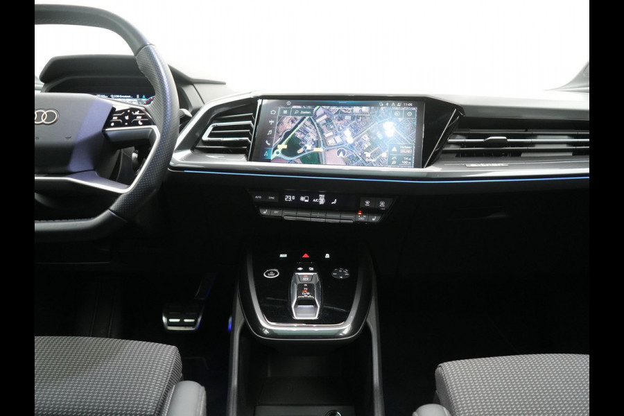 Audi Q4 e-tron 45 Quattro S Line 82 kWh 265pk Dealer O.H. | Trekhaak Af Fabriek | Panodak | Adaptive Cruise | Camera | Sportstoelen Memory & Verwarmd | Sfeerverlichting | Keyless | Navigatie | DAB |