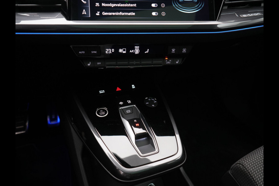 Audi Q4 e-tron 45 Quattro S Line 82 kWh 265pk Dealer O.H. | Trekhaak Af Fabriek | Panodak | Adaptive Cruise | Camera | Sportstoelen Memory & Verwarmd | Sfeerverlichting | Keyless | Navigatie | DAB |