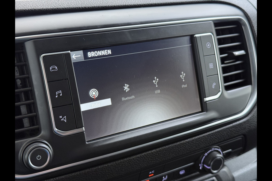 Opel Vivaro-e L2H1 75kWh Autom. 3-Persoons 360°Camera Navi Imperiaal Trekhaak Apple Carplay Android Auto Pdc Cruise Control SOH 88.5% DAB Bluetooth Betonplex Vloer Wandbetimmering Schuifdeur Regen-Lichtsensor 1.000KG Trekgewicht 1e Eigenaar Dealeronderhouden