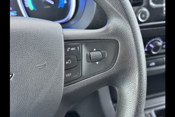 Opel Vivaro-e L2H1 75kWh Autom. 3-Persoons 360°Camera Navi Imperiaal Trekhaak Apple Carplay Android Auto Pdc Cruise Control SOH 88.5% DAB Bluetooth Betonplex Vloer Wandbetimmering Schuifdeur Regen-Lichtsensor 1.000KG Trekgewicht 1e Eigenaar Dealeronderhouden