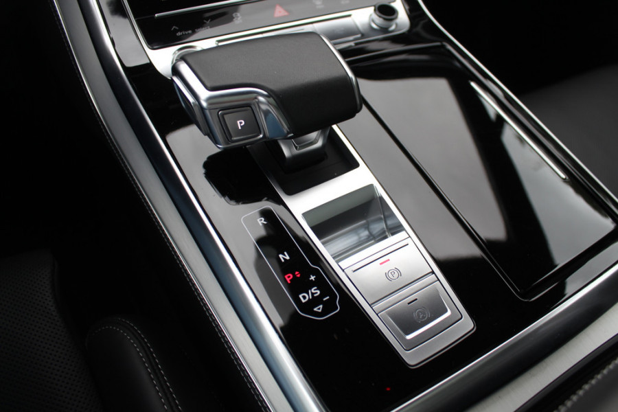 Audi Q7 60 TFSI e quattro Pro Line S Competition / Trekhaak / Panoramadak / 360Camera / Head-up / Softclose / Laser LED / Luchtvering / 22'' / B&O / RS Seats / Keyless / Stuur+Stoelverwarming / Dodehoek / DAB / ACC