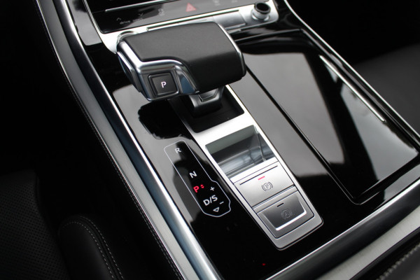 Audi Q7 60 TFSI e quattro Pro Line S Competition / Trekhaak / Panoramadak / 360Camera / Head-up / Softclose / Laser LED / Luchtvering / 22'' / B&O / RS Seats / Keyless / Stuur+Stoelverwarming / Dodehoek / DAB / ACC