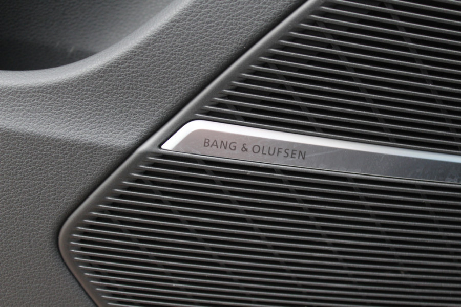 Audi Q7 60 TFSI e quattro Pro Line S Competition / Trekhaak / Panoramadak / 360Camera / Head-up / Softclose / Laser LED / Luchtvering / 22'' / B&O / RS Seats / Keyless / Stuur+Stoelverwarming / Dodehoek / DAB / ACC