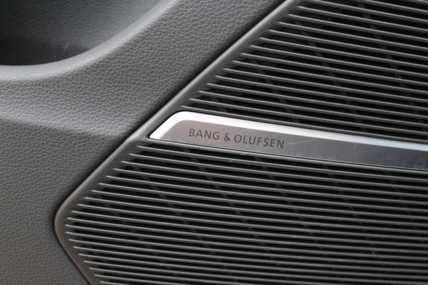 Audi Q7 60 TFSI e quattro Pro Line S Competition / Trekhaak / Panoramadak / 360Camera / Head-up / Softclose / Laser LED / Luchtvering / 22'' / B&O / RS Seats / Keyless / Stuur+Stoelverwarming / Dodehoek / DAB / ACC