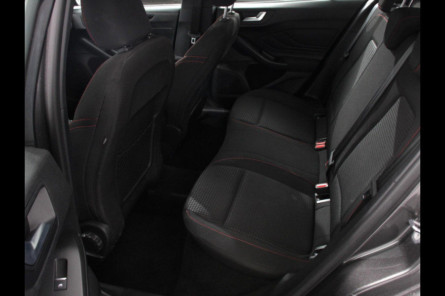 Ford Focus 1.0 Focus 125 PK HB ST-Line Automaat Navigatie Climate control cruise control Carplay LM velgen Parkeersensoren Led Matrix koplampen