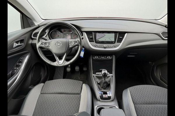 Opel Grandland X 1.2 Turbo Ultimate, 31000 km, achteruitrijcamera, trekhaak, navigatie, 1/2 leder, nieuwstaat