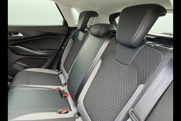 Opel Grandland X 1.2 Turbo Ultimate, 31000 km, achteruitrijcamera, trekhaak, navigatie, 1/2 leder, nieuwstaat