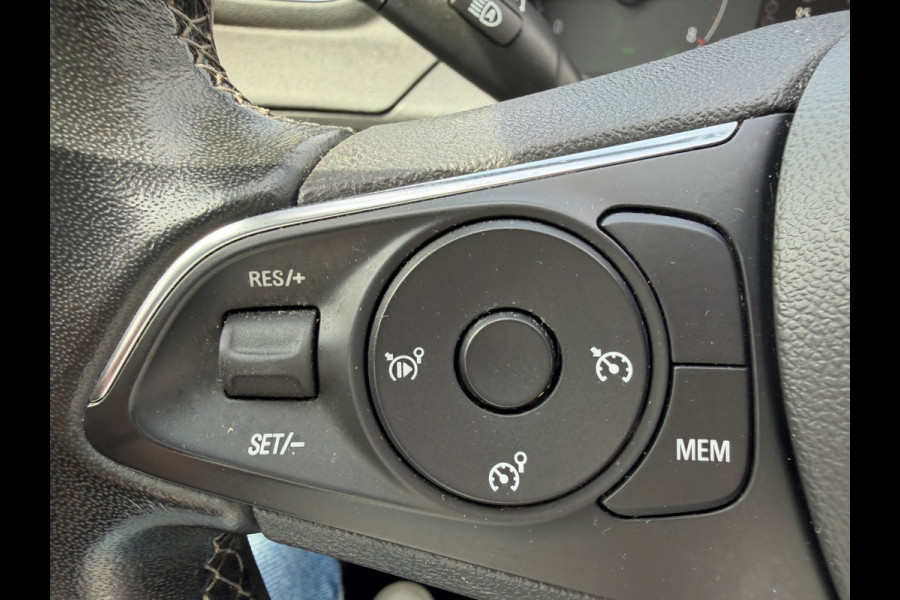 Opel Grandland X 1.2 Turbo Ultimate, 31000 km, achteruitrijcamera, trekhaak, navigatie, 1/2 leder, nieuwstaat