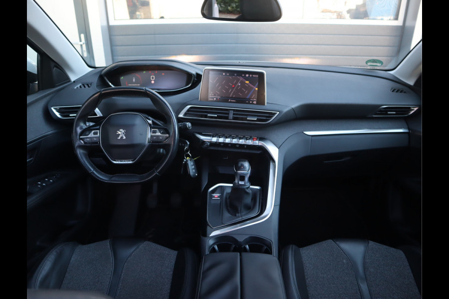 Peugeot 3008 Allure Navi / Pano / Climate / Pdc Nieuwe D-riem/ All-season banden/ Keurige auto