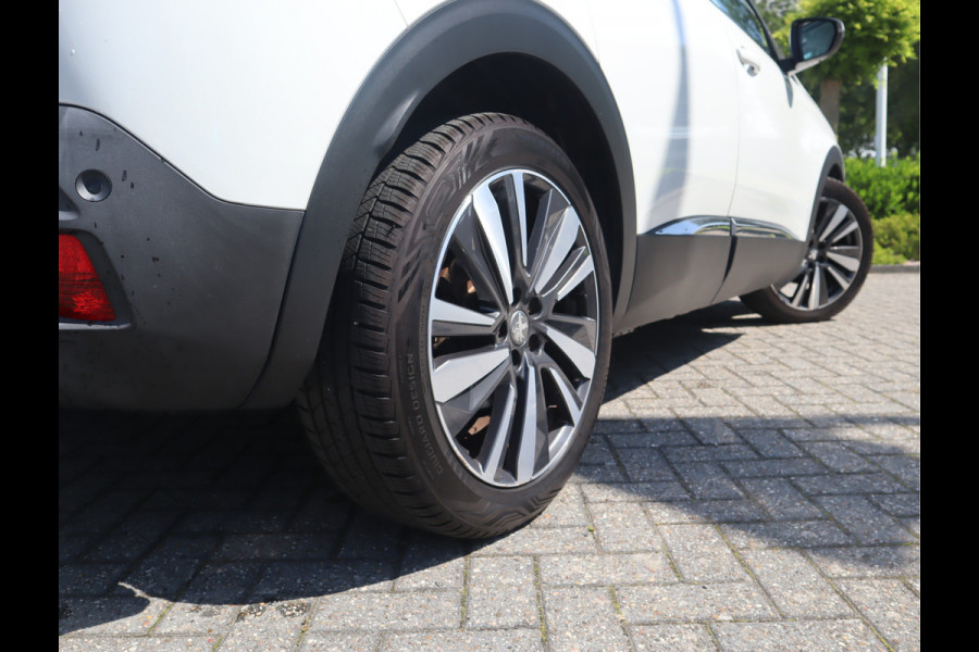 Peugeot 3008 Allure Navi / Pano / Climate / Pdc Nieuwe D-riem/ All-season banden/ Keurige auto
