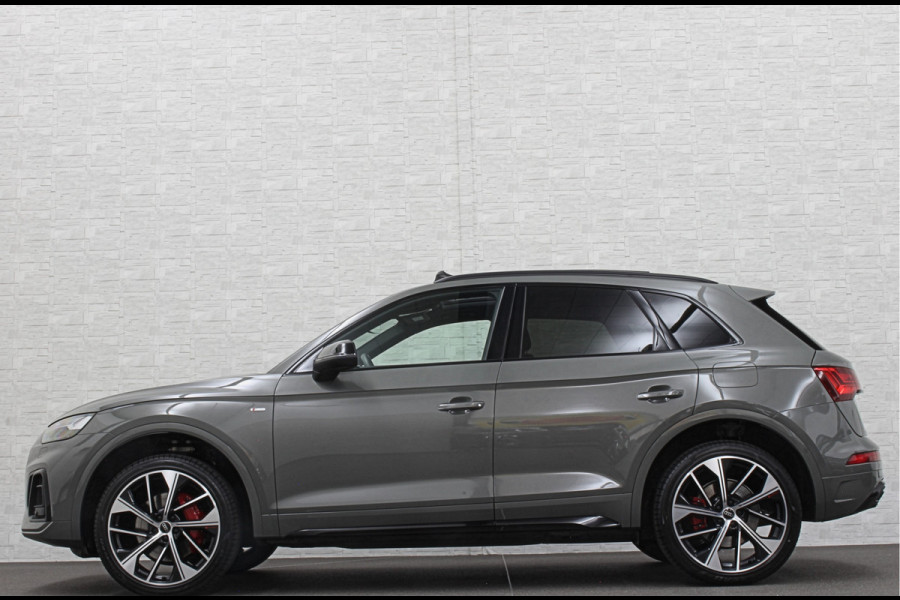 Audi Q5 55 367pk Competition #RS-Leder | ACC | Panorama | Lane Assist | 21" | Sfeerverlichting | Camera | Carplay | Stuurwielverwarming | Black Optic | Draadloos laden | Sportstoelen | 91000,= Nw.Pr. | 10-2024 | 23dkm! | Fabr. Garantie.