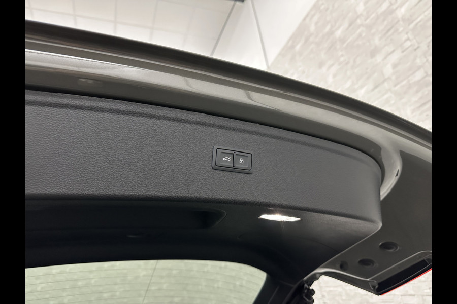 Audi Q5 55 367pk Competition #RS-Leder | ACC | Panorama | Lane Assist | 21" | Sfeerverlichting | Camera | Carplay | Stuurwielverwarming | Black Optic | Draadloos laden | Sportstoelen | 91000,= Nw.Pr. | 10-2024 | 23dkm! | Fabr. Garantie.