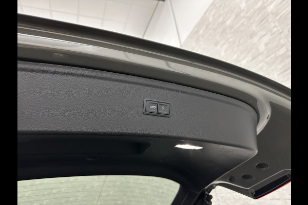 Audi Q5 55 367pk Competition #RS-Leder | ACC | Panorama | Lane Assist | 21" | Sfeerverlichting | Camera | Carplay | Stuurwielverwarming | Black Optic | Draadloos laden | Sportstoelen | 91000,= Nw.Pr. | 10-2024 | 23dkm! | Fabr. Garantie.