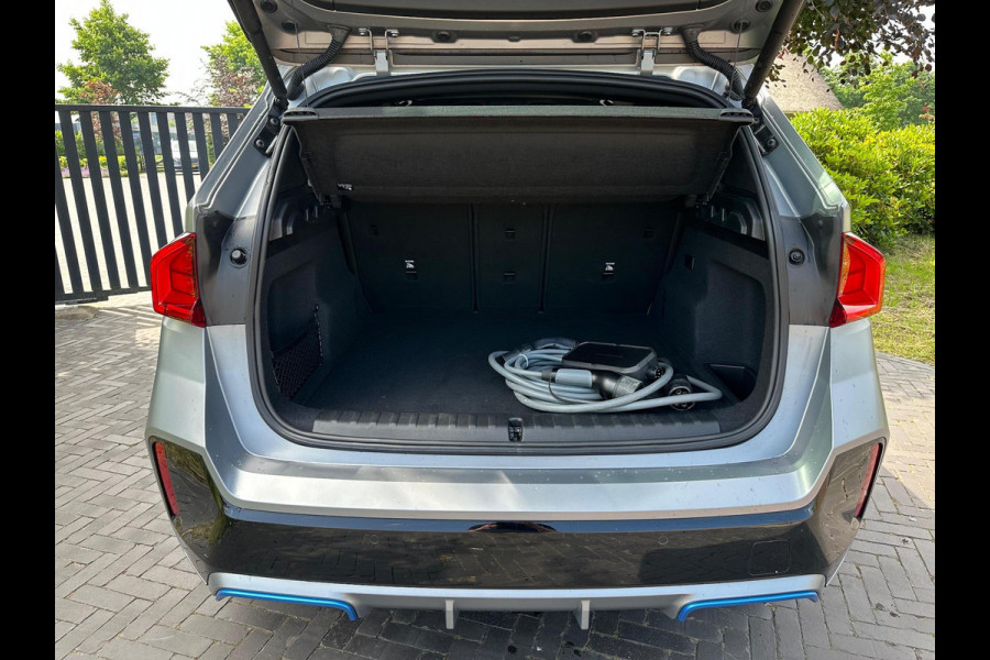 BMW iX1 xDrive30 Launch Edition 67 kWh | M-Pakket | Trekhaak | Camera | Leer | NL-Auto |
