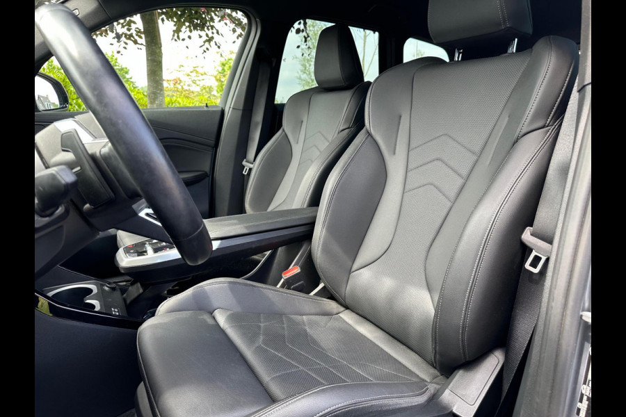 BMW iX1 xDrive30 Launch Edition 67 kWh | M-Pakket | Trekhaak | Camera | Leer | NL-Auto |