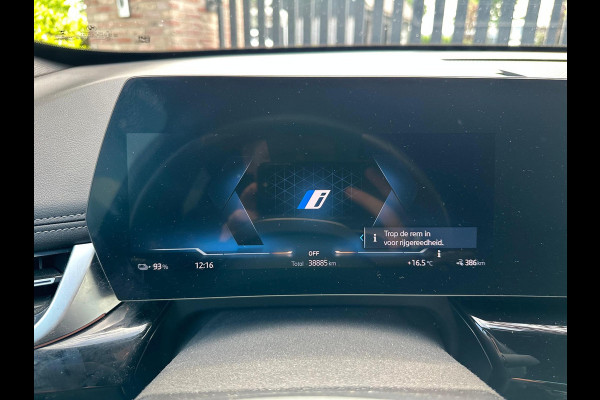 BMW iX1 xDrive30 Launch Edition 67 kWh | M-Pakket | Trekhaak | Camera | Leer | NL-Auto |