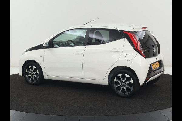 Toyota Aygo 1.0 VVT-i x-joy | Carplay | Camera | Cruise control | Climate control | Bluetooth | DAB