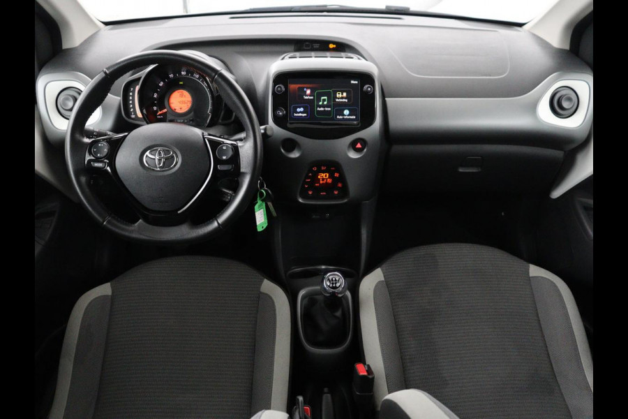 Toyota Aygo 1.0 VVT-i x-joy | Carplay | Camera | Cruise control | Climate control | Bluetooth | DAB