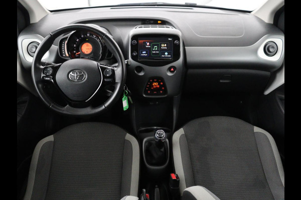 Toyota Aygo 1.0 VVT-i x-joy | Carplay | Camera | Cruise control | Climate control | Bluetooth | DAB