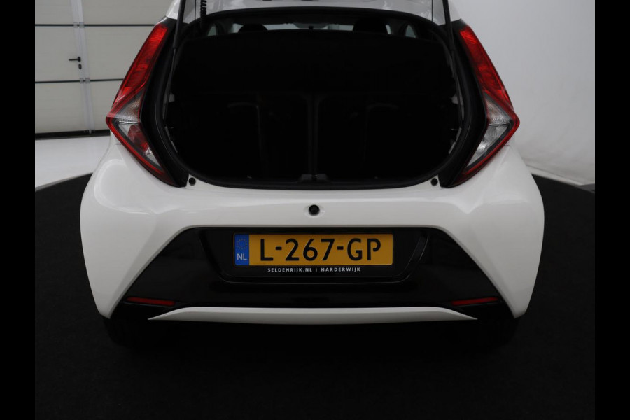 Toyota Aygo 1.0 VVT-i x-joy | Carplay | Camera | Cruise control | Climate control | Bluetooth | DAB