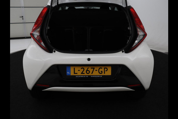 Toyota Aygo 1.0 VVT-i x-joy | Carplay | Camera | Cruise control | Climate control | Bluetooth | DAB
