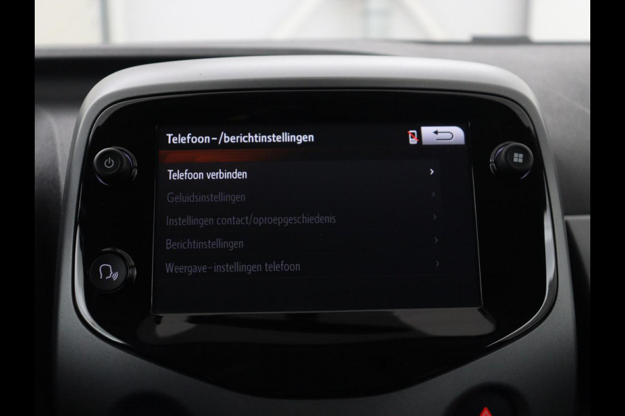 Toyota Aygo 1.0 VVT-i x-joy | Carplay | Camera | Cruise control | Climate control | Bluetooth | DAB