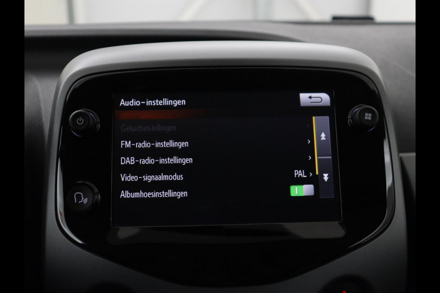 Toyota Aygo 1.0 VVT-i x-joy | Carplay | Camera | Cruise control | Climate control | Bluetooth | DAB