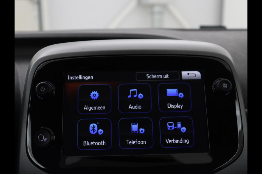 Toyota Aygo 1.0 VVT-i x-joy | Carplay | Camera | Cruise control | Climate control | Bluetooth | DAB