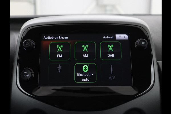 Toyota Aygo 1.0 VVT-i x-joy | Carplay | Camera | Cruise control | Climate control | Bluetooth | DAB