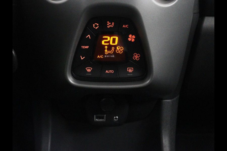 Toyota Aygo 1.0 VVT-i x-joy | Carplay | Camera | Cruise control | Climate control | Bluetooth | DAB
