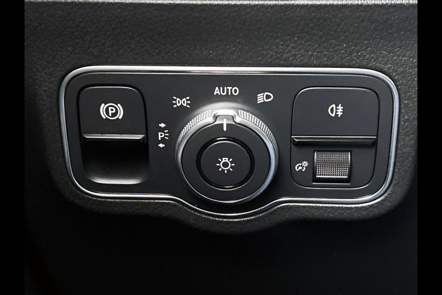 Mercedes-Benz B-Klasse 250 e AMG Plug-In Hybride AMG Line | Panoramadak | Multispaaks velgen | Memory Pakket | Trekhaak Inclusief 24 maanden MB Certified garantie voor Europa.