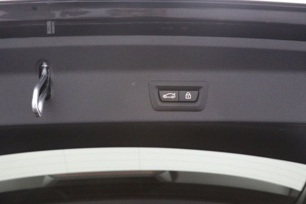 BMW X3 xDrive30e 293 PK High Executive M-Sport PHEV, Leder-Alcantara, Trekhaak, Adap. Cruise Control
