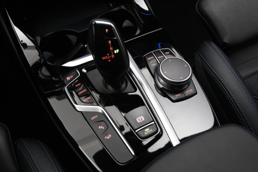 BMW X3 xDrive30e 293 PK High Executive M-Sport PHEV, Leder-Alcantara, Trekhaak, Adap. Cruise Control