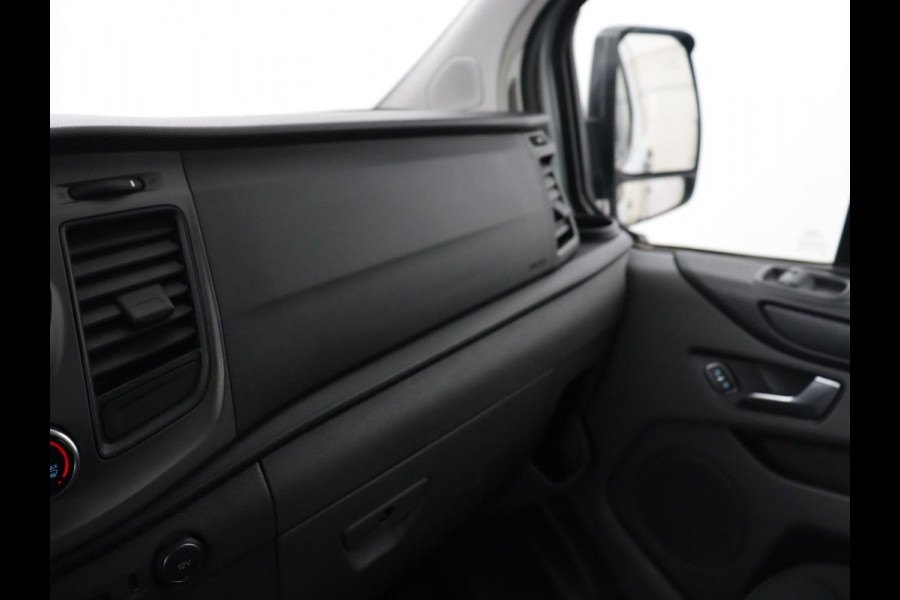 Ford Transit Custom 340 2.0 TDCI L1H2 Trend | 3 zitplaatsen | Stoelverwarming | Voorruitverwarming | Camera | PDC voor/ achter | Full LED |