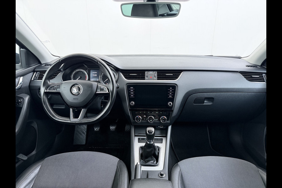 Škoda Octavia 1.0TSI 116PK Stoelverwarming Trekhaak Apple Carplay Android Auto Navi Ecc Cruise Control Pdc Lmv 17" Led WLAN Bluetooth Isofix Dealeronderhouden 1.300KG Trekgewicht 1e Eigenaar Origineel Nederlandse Auto