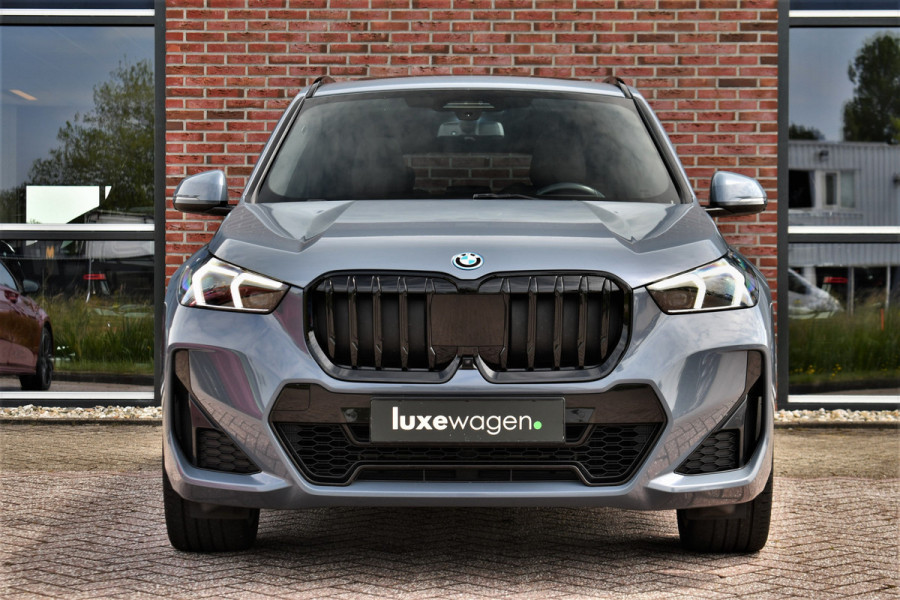 BMW X1 xDrive30e M-Sport Plus Stormbay Pano ACC HUD 360-cam 19inch